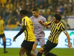 الصراع على لقب دوري المحترفين يصل إلى ذروته