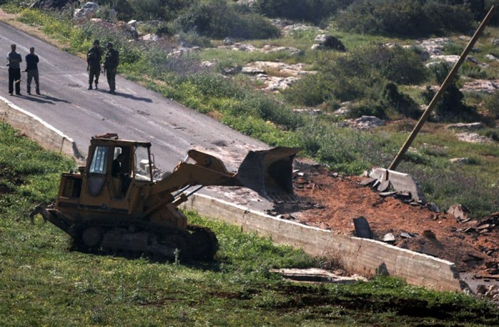 الاحتلال الإسرائيلي يعتقل 20 فلسطينيًّا بالضفة.. ويجرف أراضي المزارعين بغزة