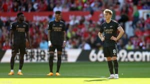 مان سيتي يتوج بطلا للدوري الإنجليزي بعد هزيمة أرسنال