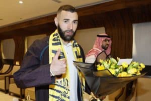 بنزيما يصل السعودية لينضم إلى فريق الاتحاد
