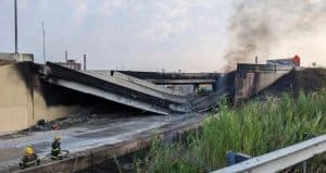 انهيار طريق سريع رئيسي في فيلادلفيا بالولايات المتحدة