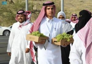 انطلاق فعاليات مهرجان “العنب والفواكه الموسمية” بعسير