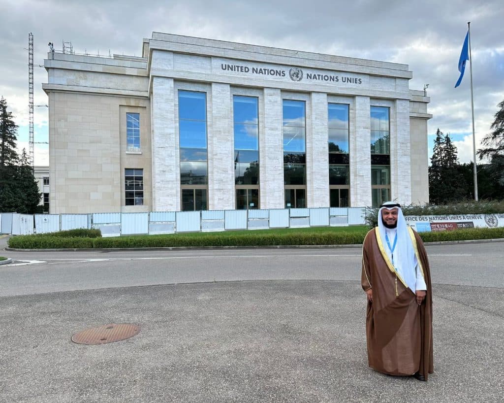 الشيخ مشاري العفاسي يتسلم بطاقة عضوية الأمم المتحدة