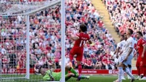 ليفربول يحقق فوزه الثالث بثلاثية أمام أستون فيلا