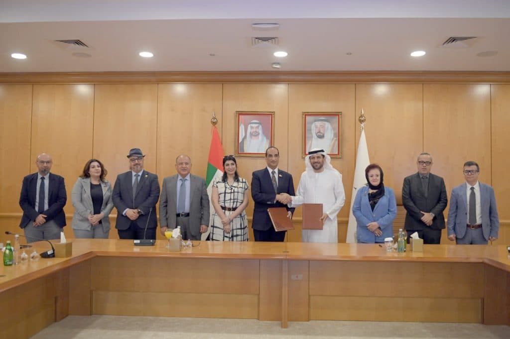 جامعة الشارقة توقع اتفاقية تعاون مع اتحادي الإعلاميين والمبدعين العرب.