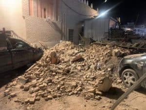 انهيار العديد من المنشآت.. ارتفاع حصيلة ضحايا زلزال المغرب إلى 961 قتيلاً ومصابًا