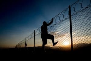 نفد صبره بعد 22 عامًا.. هروب سجين في يوم إطلاق سراحه!