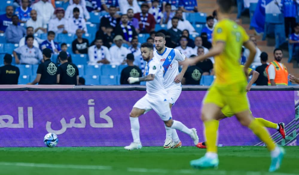 بثلاثية على الحزم .. الهلال يتأهل إلى دور الثمانية من كأس الملك