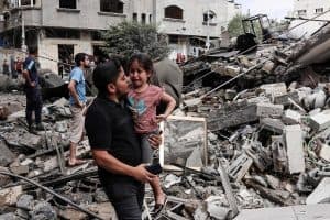 “الأونروا”: الوضع كارثي في غزة.. ومن المستحيل توزيع المساعدات الإنسانية من دون وقود