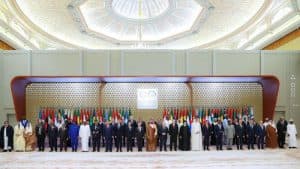 بيان قمة الرياض بدعو إلى “كسر الحصار وفرض إدخال المساعدات” لغزة