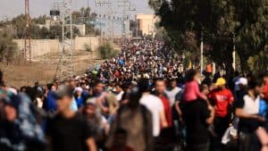 يعيشون أوضاعًا صحية وغذائية لا إنسانية.. “أونروا”: نحو 90 % من سكان غزة شردتهم الحرب قسرًا