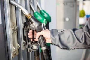 ضبط 5 محطات وقود تلاعبت في قراءة عدادات المضخات