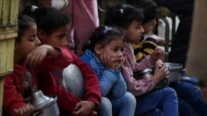 “الصحة العالمية”: الجوع يفتك بـ10 أطفال في “غزة”.. والقطاع على حافة المجاعة