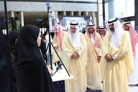 وزير الاتصالات يجتمع بقيادات وطلاب جامعة الملك عبدالعزيز ويشيد بدورهم المستقبلي في نمو الاقتصاد الرقمي والبحث والابتكار