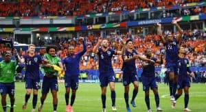 هولندا تهزم بولندا 2-1 في كأس أوروبا