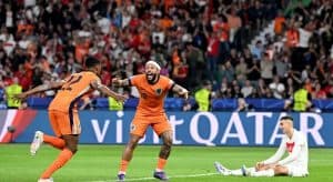 هولندا تعبر تركيا وتواجه انجلترا في تصف نهائي كأس أوروبا