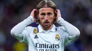 مودريتش يمدد عقده مع ريال مدريد