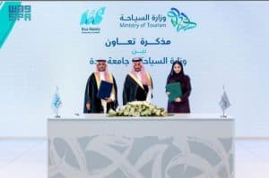وزير السياحة يدشن برنامج الدبلوم المتوسط في السفر والسياحة بالتعاون مع جامعة جدة