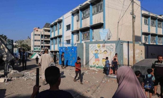 عشرات الشهداء  والجرحى بقصف إسرائيلي لمدرسة تؤوي نازحين في غزة