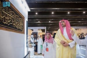 الأمير سعود بن خالد يزور معرض المدينة المنورة للكتاب