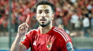 مدافع الأهلي المصري ينتقل إلى نيس الفرنسي