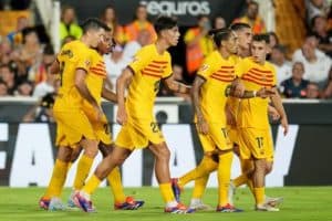 برشلونة يقلب الطاولة على فالنسيا بثنائية ليفاندوفسكي