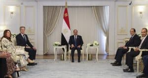 السيسي يلتقي بلينكن ويحذر من تبعات توسع حرب غزة