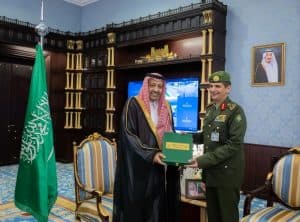 أمير الباحة يتسلم التقرير السنوي لأعمال الجوازات بالمنطقة
