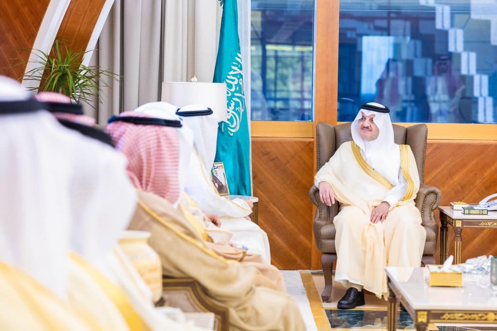 أمير الشرقية يستقبل رئيس مجلس إدارة جمعية الذوق العام
