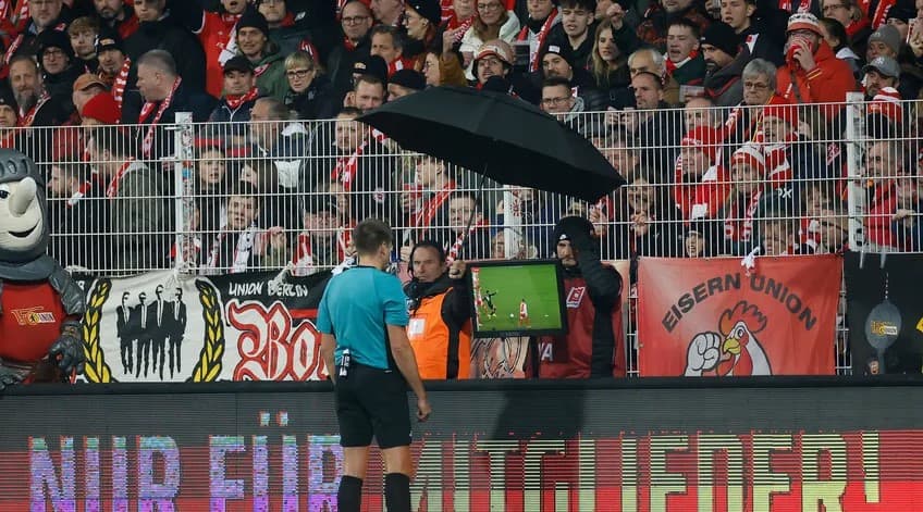 الفيفا يتجه لإلغاء تقنية VAR ويقترح البديل
