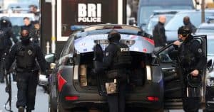 انتهاء حادث احتجاز رهائن في مطعم قريب من باريس