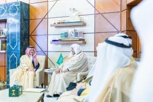 أمير المنطقة الشرقية يستقبل رئيس مجلس إدارة جمعية الدعوة والإرشاد وتوعية الجاليات بالأحساء
