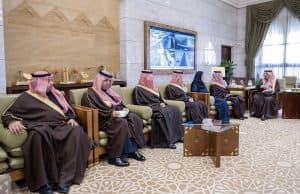 ناقشا سبل تعزيز التعاون بين الإمارة والوزارة.. أمير منطقة الرياض يستقبل وزير السياحة