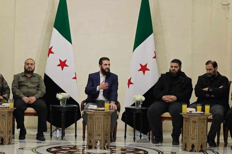 سوريا…الشرع يتفق مع قادة الفصائل على الاندماج في وزارة الدفاع
