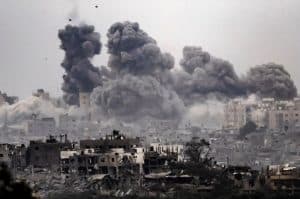 استشهاد ثلاثة فلسطينيين في غارة إسرائيلية على مركز إيواء بمدينة غزة