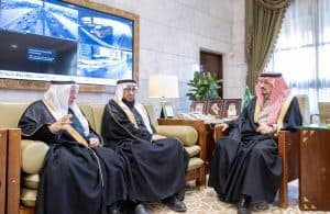 اطلع على جهودها وأعمالها.. أمير منطقة الرياض يستقبل رئيس مجلس إدارة جمعية التمور للخدمات الإنسانية