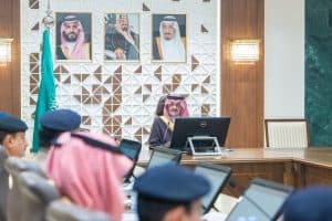 استعرض الاستعدادات لمواجهة الحالات الطارئة.. أمير الشرقية يرأس اجتماع لجنة الدفاع المدني بالمنطقة