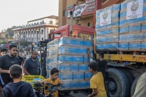 الصليب الأحمر» يدعو لتسهيل دخول المساعدات إلى غزة
