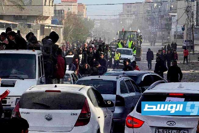 غزة .. آلاف النازحين الفلسطينيين يعودون لمنازلهم