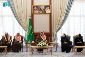 أمير المدينة المنورة يستقبل رئيسة اللجنة الإشرافية لبرنامج المدن الصحية ووفد منظمة الصحة العالمية