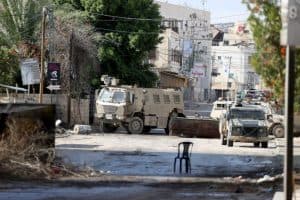 استشهاد فلسطينيين في إطلاق نار وقصف إسرائيلي على غزة والخليل