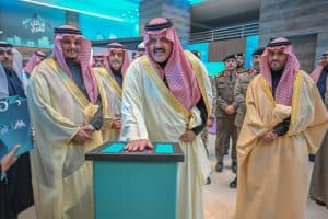 أمير حائل يسلّم 1100 وحدة سكنية لمستفيدي الإسكان التنموي بالمنطقة