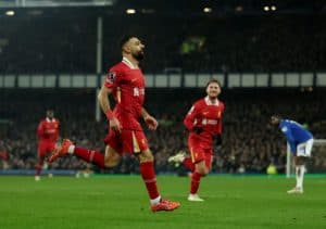 إيفرتون ينتزع تعادلا مثيرا من ليفربول
