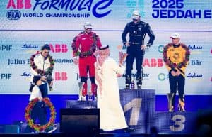 نائب وزير الرياضة يتوج الألماني “غونتر” بالجولة الثالثة من سباق جدة إي بري 2025م