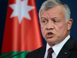 العاهل الأردني يؤكد رفضه تهجير الفلسطينيين من غزة أو الضفة