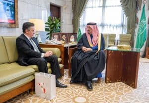 أمير منطقة الرياض يستقبل سفيرَي البيرو والأوروغواي الشرقية لدى المملكة