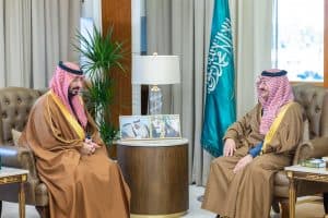 أمير المنطقة الشرقية يستقبل وزير الحرس الوطني