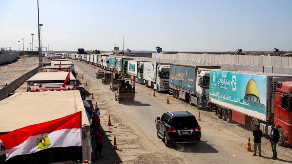 250 شاحنة محملة بالمساعدات الإنسانية والإغاثية تدخل قطاع غزة