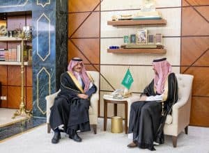 أمير المنطقة الشرقية ونائبه يتسلّمان التقرير السنوي لفرع مركز الملك عبدالعزيز للتواصل الحضاري