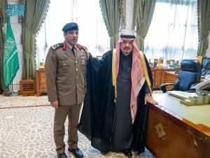 أمير الرياض يقلّد مساعد مدير مرور المنطقة رتبته الجديدة